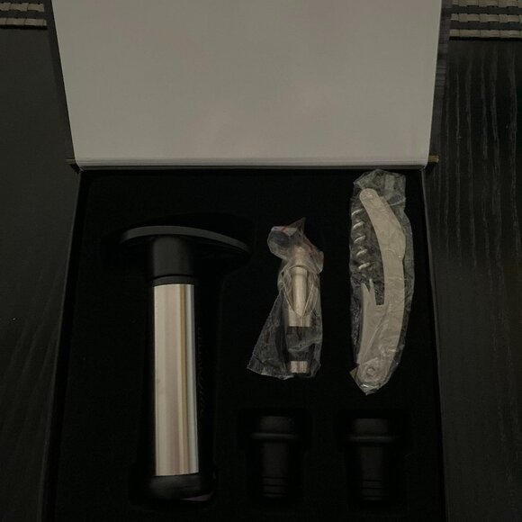 BNWOT CELLAR DINE STAINLESS STEEL WINE ACCESSORY 5-PIECE GIFT SET - Picture 2 of 4